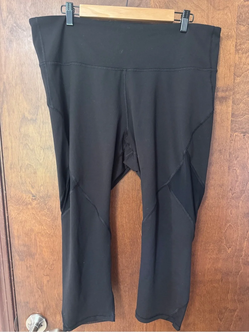 Old Navy Black High-Waist Capri Leggings